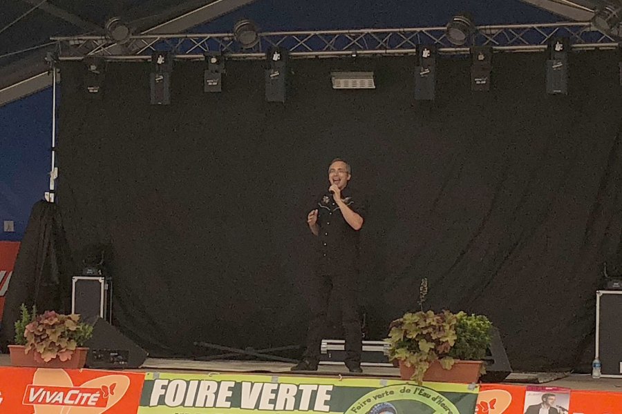 RICK Z chante la country à la foire verte en Belgique